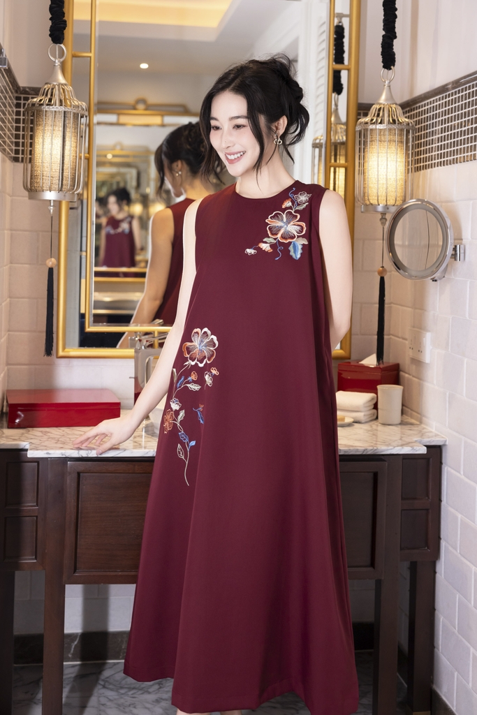 SWANLAKE | Váy Đầm Nữ Maxi Suông Sát Nách Có Túi In Hoa Hè Vải Lụa Dày Co Giãn Du Lịch Biển D12755LW01