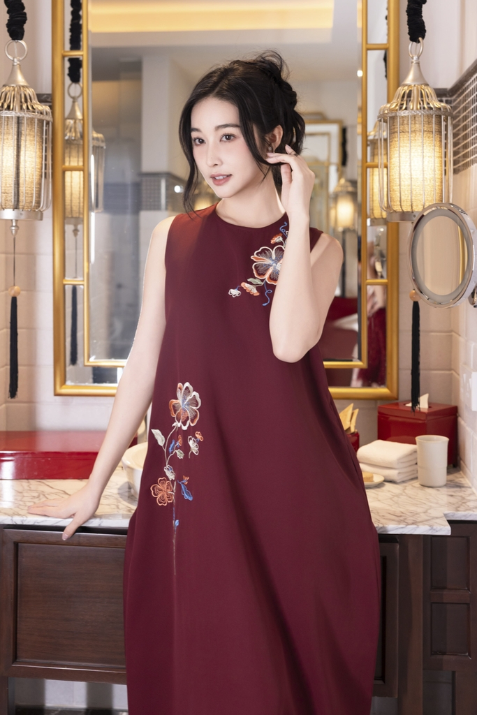 SWANLAKE | Váy Đầm Nữ Maxi Suông Sát Nách Có Túi In Hoa Hè Vải Lụa Dày Co Giãn Du Lịch Biển D12755LW01