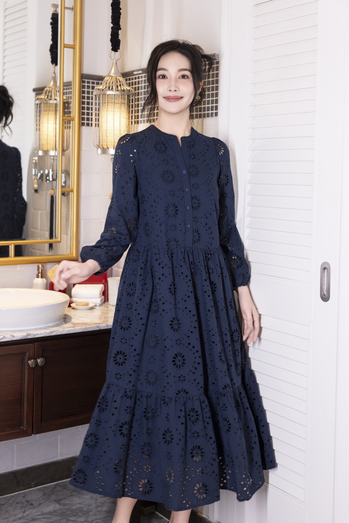 SWANLAKE | Váy Đầm Nữ Maxi Đuôi Cá Babydoll Cotton Thêu Đục Lỗ Trơn Cổ Trụ Cài Nút Tay Dài Hè D12394