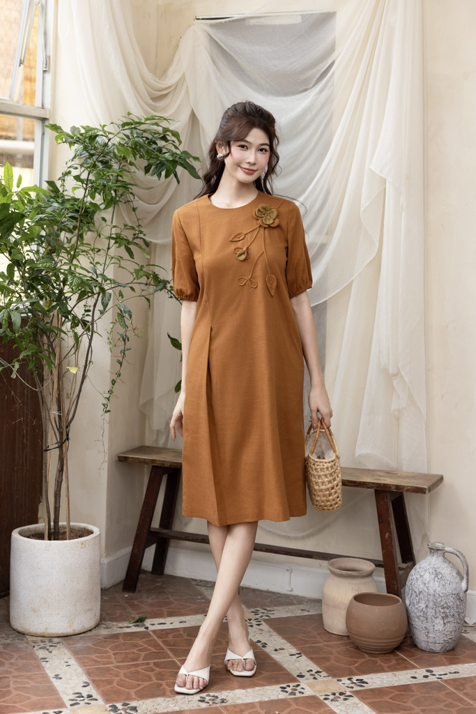Swanlake | Váy Đầm Phom Suông Dài Qua Gối Linen Đính Hoa 3D - D12426LW01