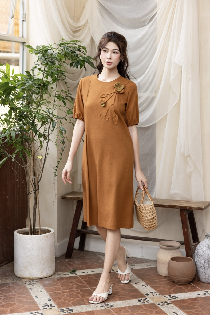 Swanlake | Váy Đầm Phom Suông Dài Qua Gối Linen Đính Hoa 3D - D12426LW01