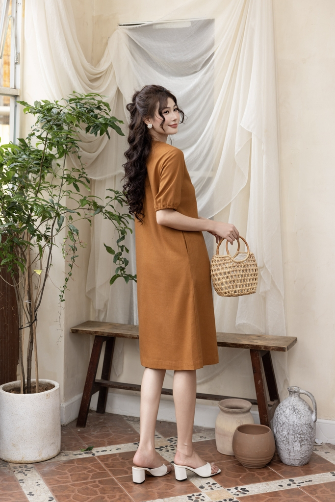 Swanlake | Váy Đầm Phom Suông Dài Qua Gối Linen Đính Hoa 3D - D12426LW01