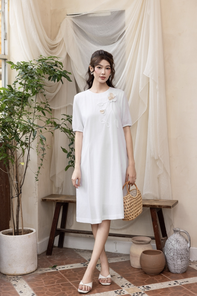 Swanlake | Váy Đầm Phom Suông Dài Qua Gối Linen Đính Hoa 3D - D12426LW01