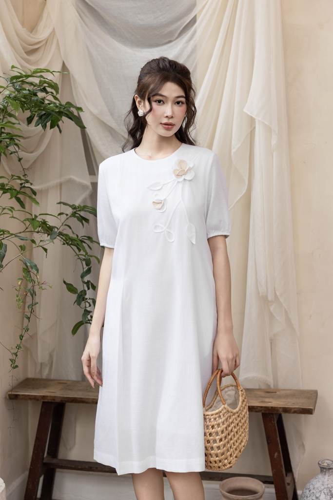 Swanlake | Váy Đầm Phom Suông Dài Qua Gối Linen Đính Hoa 3D - D12426LW01