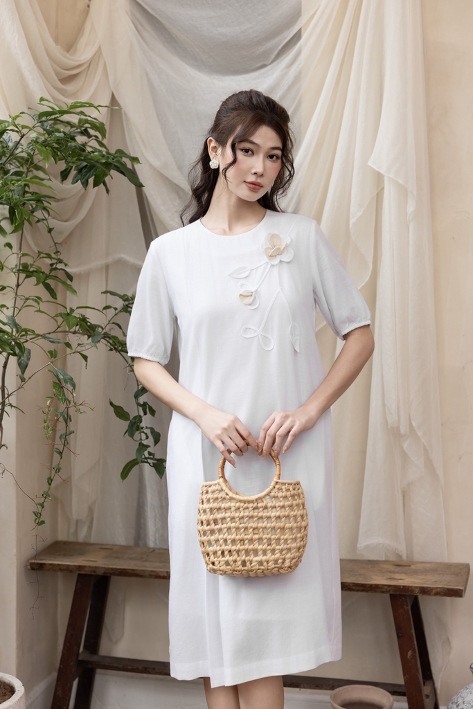 Swanlake | Váy Đầm Phom Suông Dài Qua Gối Linen Đính Hoa 3D - D12426LW01