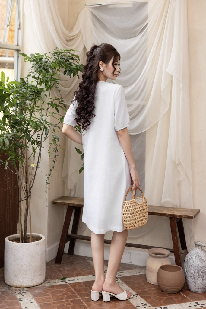 Swanlake | Váy Đầm Phom Suông Dài Qua Gối Linen Đính Hoa 3D - D12426LW01