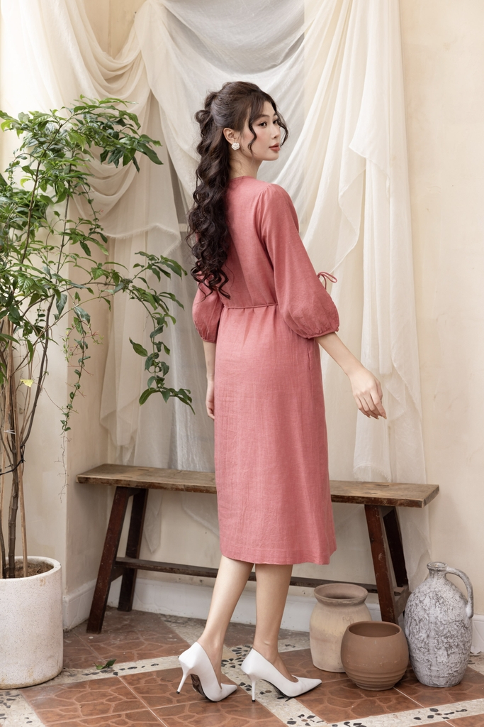 Swanlake | Váy Đầm Phom A Tay Lỡ Chất liệu Linen Thêu Hoa Phần Ngực Trái - D12369LW01