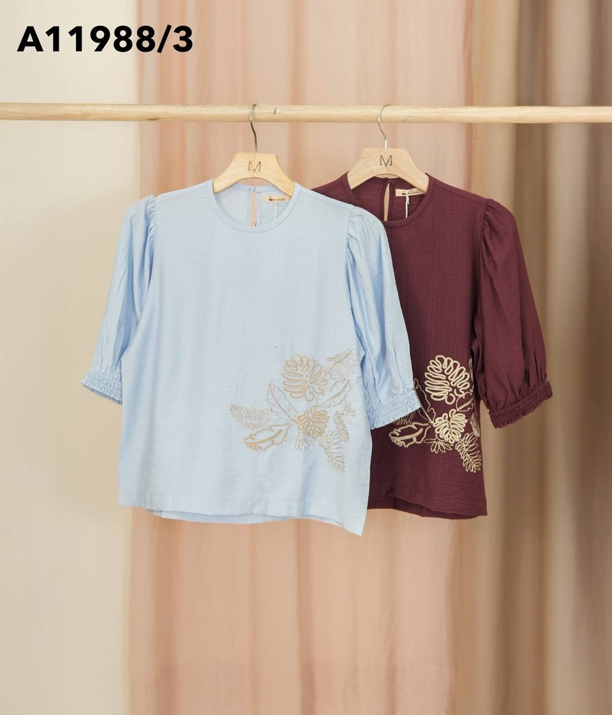 M-Collection - Áo Cổ Tròn Thêu Hoa Nhí Thêu Lụa Hàn - A11988LW01
