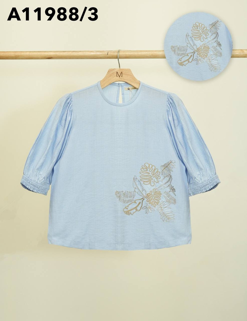 M-Collection - Áo Cổ Tròn Thêu Hoa Nhí Thêu Lụa Hàn - A11988LW01
