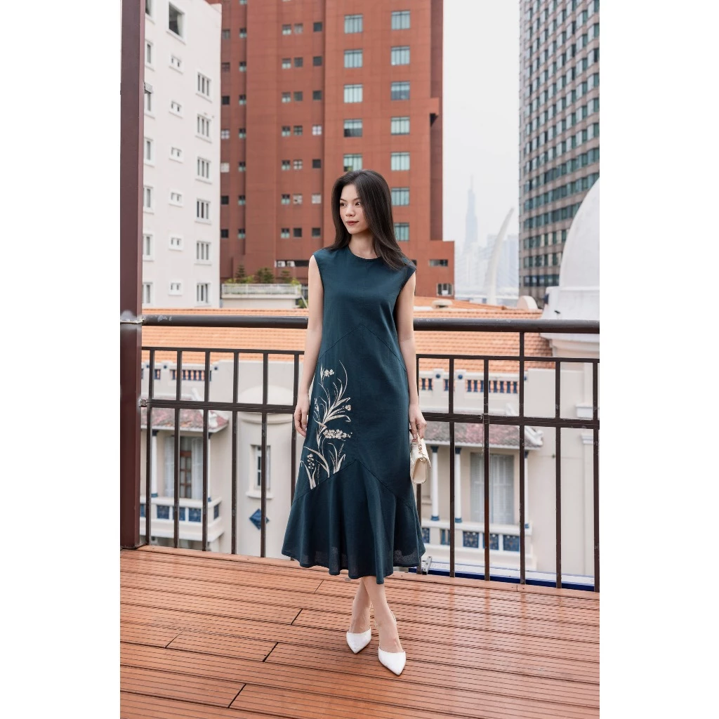 SWANLAKE | Váy Đầm Nữ Suông Sát Nách Cổ Tròn Đuôi Cá Vải Linen Thêu Hoa Cao Cấp Thanh Lịch D13313LW01