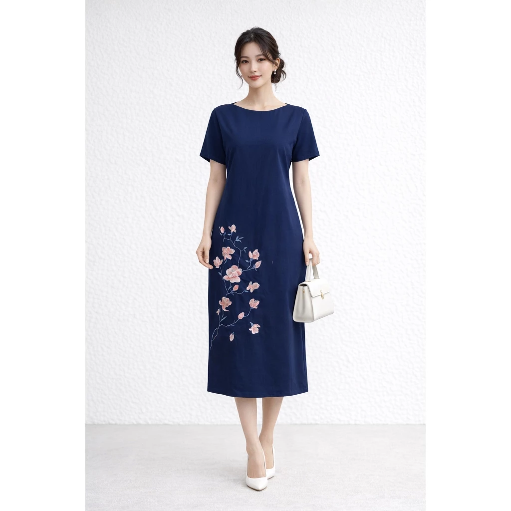 SWANLAKE | Váy Đầm Nữ Maxi Suông Tay Ngắn Cổ Tròn Vải Linen Thêu Hoa Có Túi Xẻ Tà Công Sở D13610LW01