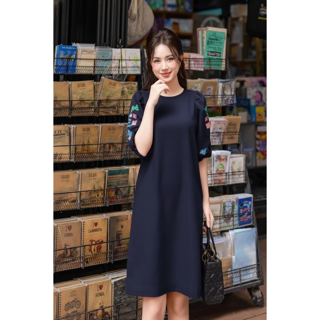 Đầm Linen Thêu 2 Bên cánh Tay Swanlake - D11725LW01