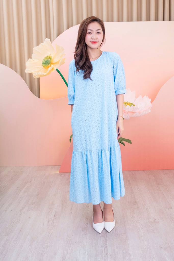 SWANLAKE | Váy Đầm Nữ Maxi Suông Đuôi Cá Vải Cotton Thêu Đục Lỗ 2 Lớp Có Túi Du Lịch Đi Biển D11522