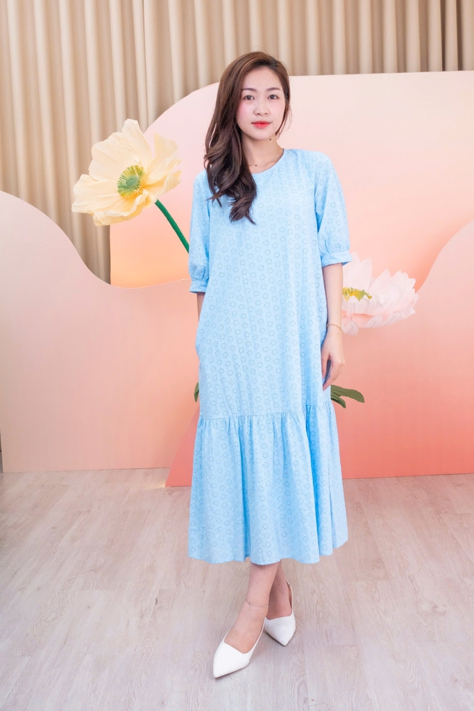 SWANLAKE | Váy Đầm Nữ Maxi Suông Đuôi Cá Vải Cotton Thêu Đục Lỗ 2 Lớp Có Túi Du Lịch Đi Biển D11522