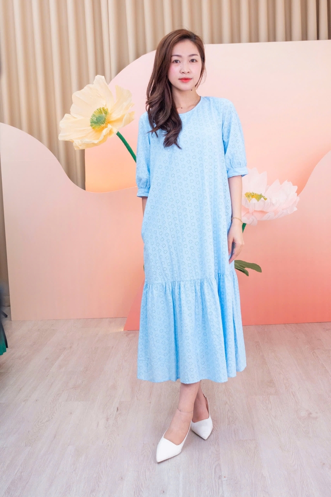 SWANLAKE | Váy Đầm Nữ Maxi Suông Đuôi Cá Vải Cotton Thêu Đục Lỗ 2 Lớp Có Túi Du Lịch Đi Biển D11522