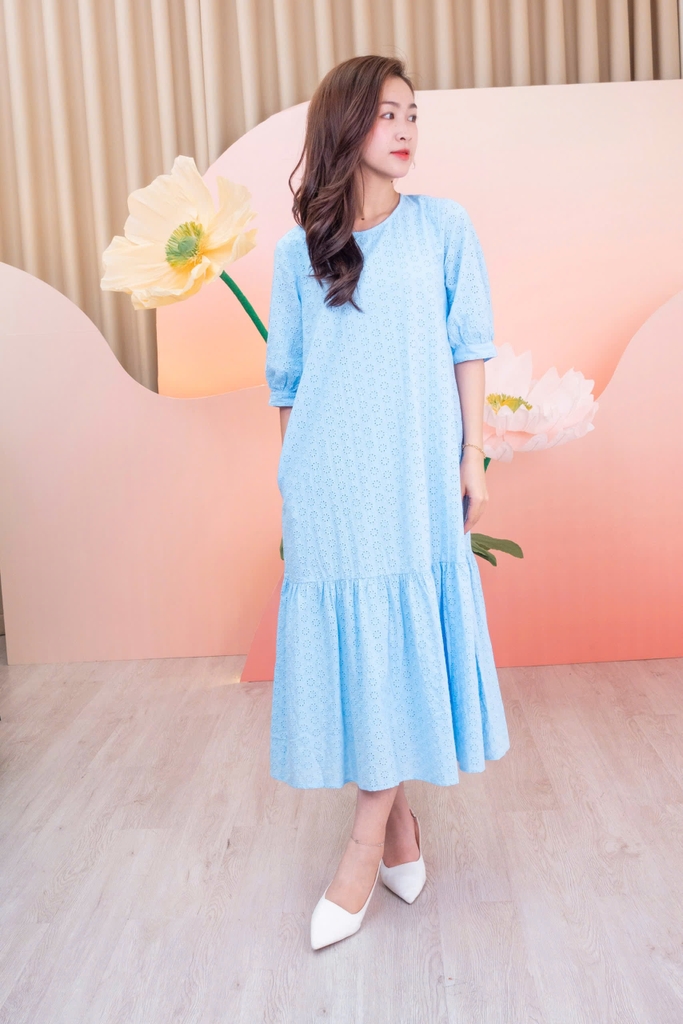 SWANLAKE | Váy Đầm Nữ Maxi Suông Đuôi Cá Vải Cotton Thêu Đục Lỗ 2 Lớp Có Túi Du Lịch Đi Biển D11522