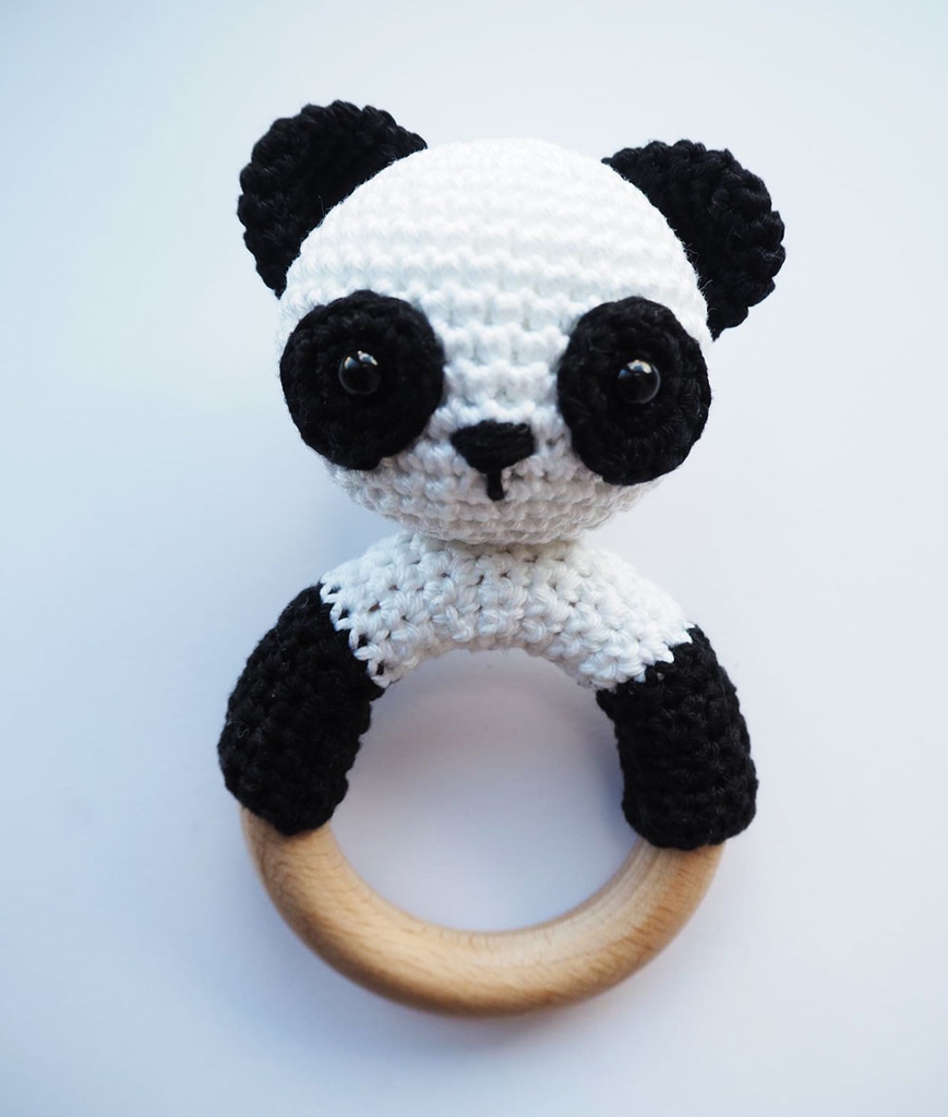 Panda hand rattle wool set