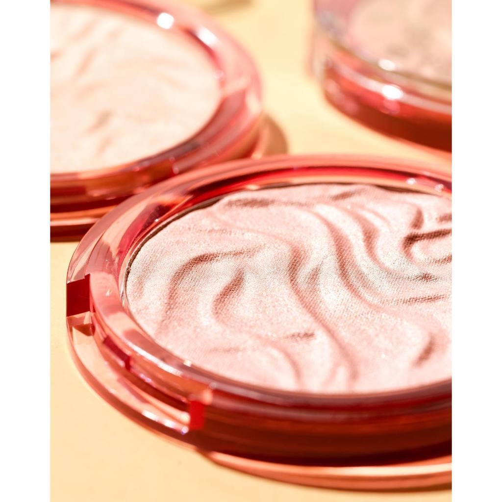 Phấn bắt sáng Essence Gimme Glow Luminous Powder Highlighter tạo điểm nhấn tự nhiên, mềm mịn cho da