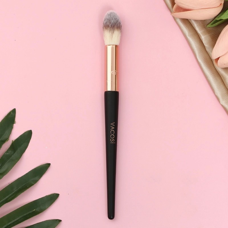 Cọ Bắt Sáng Highlight Vacosi Tapered Highlighter Brush - M26