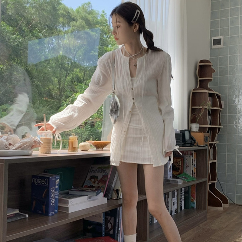 Áo sơ mi + chân váy phong cách retro Hồng Kông mùa hè