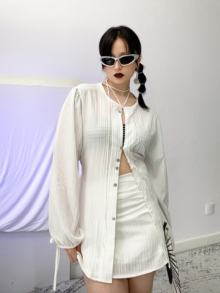 Áo sơ mi + chân váy phong cách retro Hồng Kông mùa hè