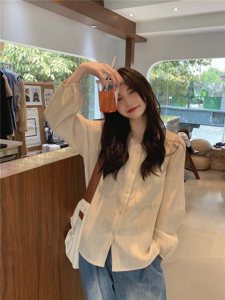 Áo sơ mi cổ tròn màu mơ sữa mới nhẹ nhàng cho nữ