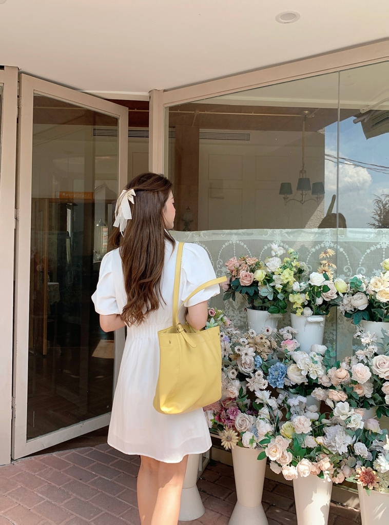 Đầm ngắn Linen tay phồng màu trắng