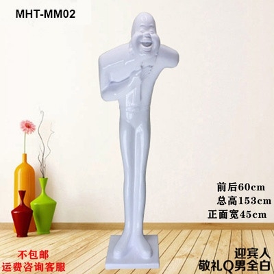 Tượng người cúi chào khách may mắn MHTMM