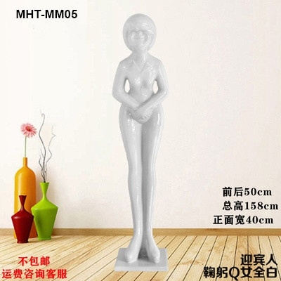 Tượng người cúi chào khách may mắn MHTMM