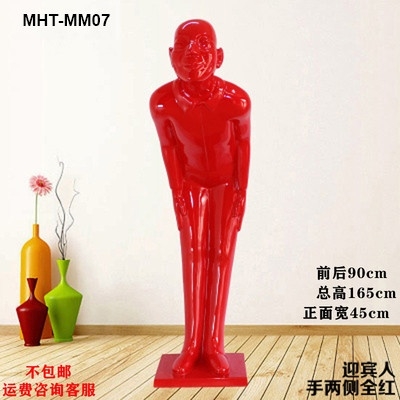 Tượng người cúi chào khách may mắn MHTMM
