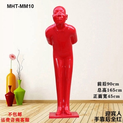 Tượng người cúi chào khách may mắn MHTMM