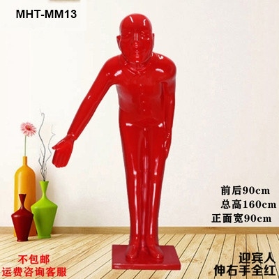 Tượng người cúi chào khách may mắn MHTMM