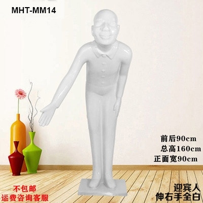 Tượng người cúi chào khách may mắn MHTMM