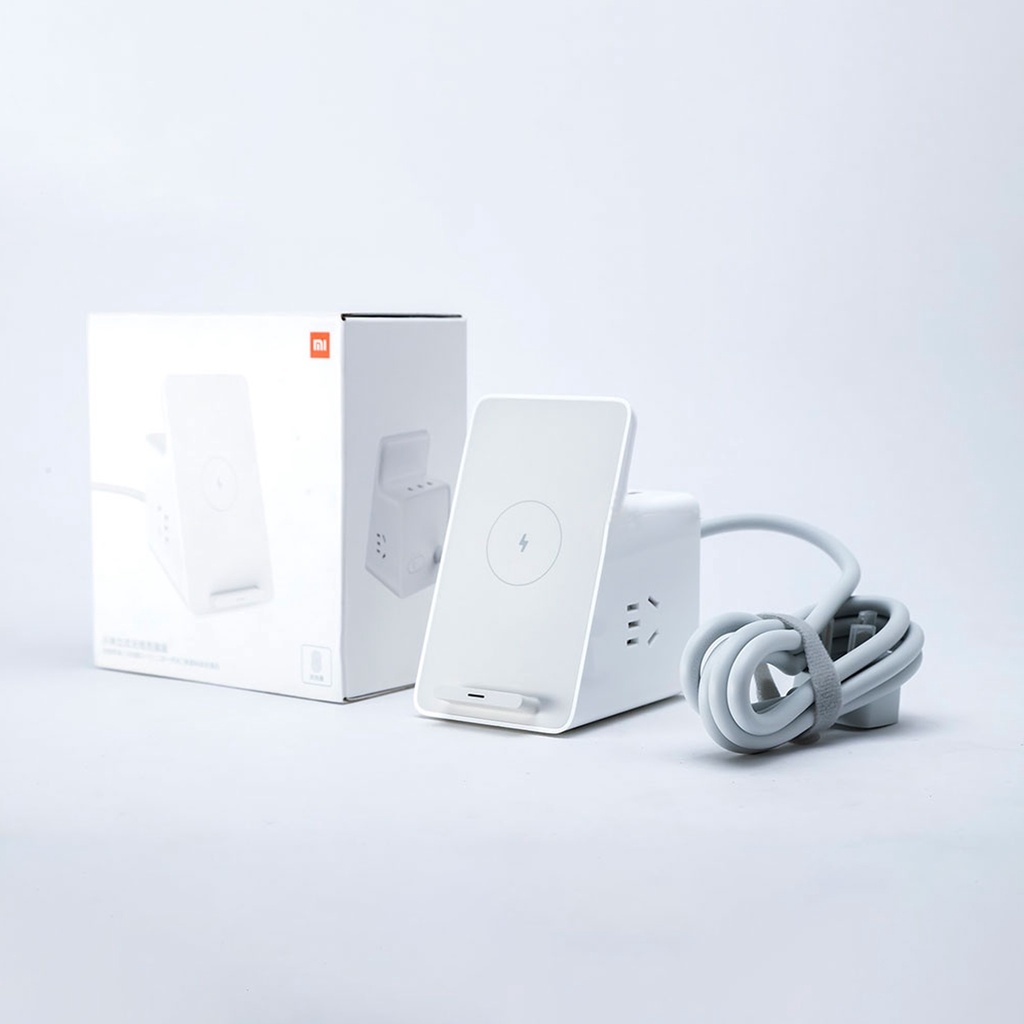 Ổ cắm điện tích hợp sạc không dây Xiaomi XMLSWXC2-10WQM gồm  3 cổng USB 18W, 2 ổ cắm điện 3 chấu, 1 sạc không dây 10w