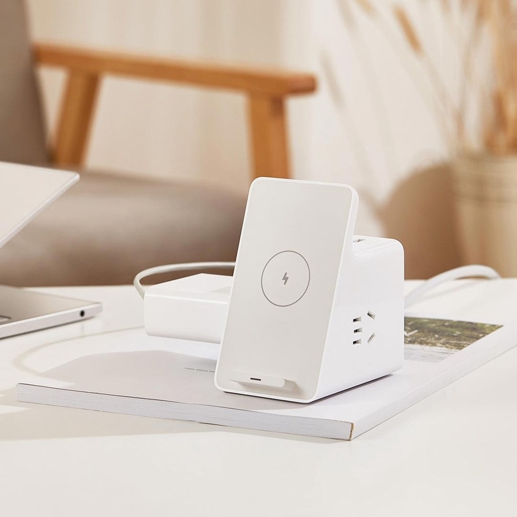 Ổ cắm điện tích hợp sạc không dây Xiaomi XMLSWXC2-10WQM gồm  3 cổng USB 18W, 2 ổ cắm điện 3 chấu, 1 sạc không dây 10w