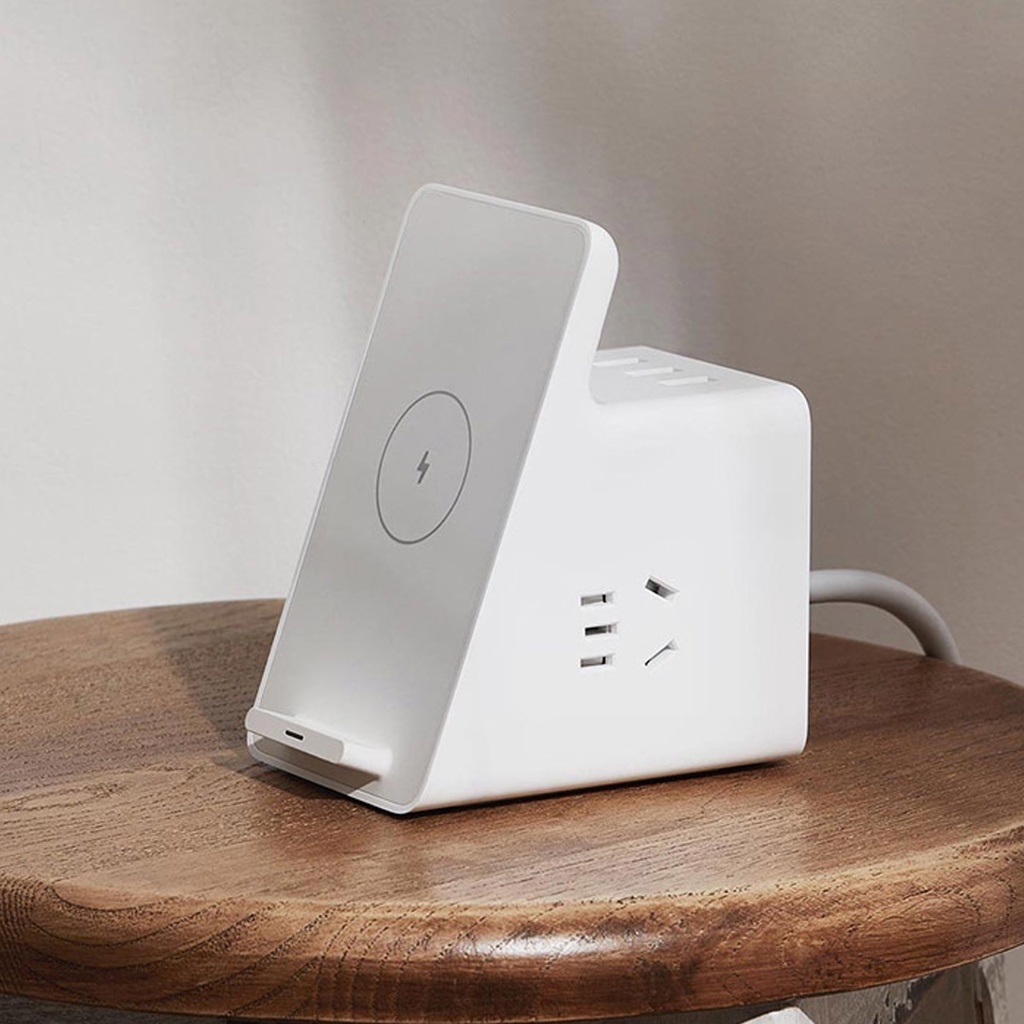 Ổ cắm điện tích hợp sạc không dây Xiaomi XMLSWXC2-10WQM gồm  3 cổng USB 18W, 2 ổ cắm điện 3 chấu, 1 sạc không dây 10w