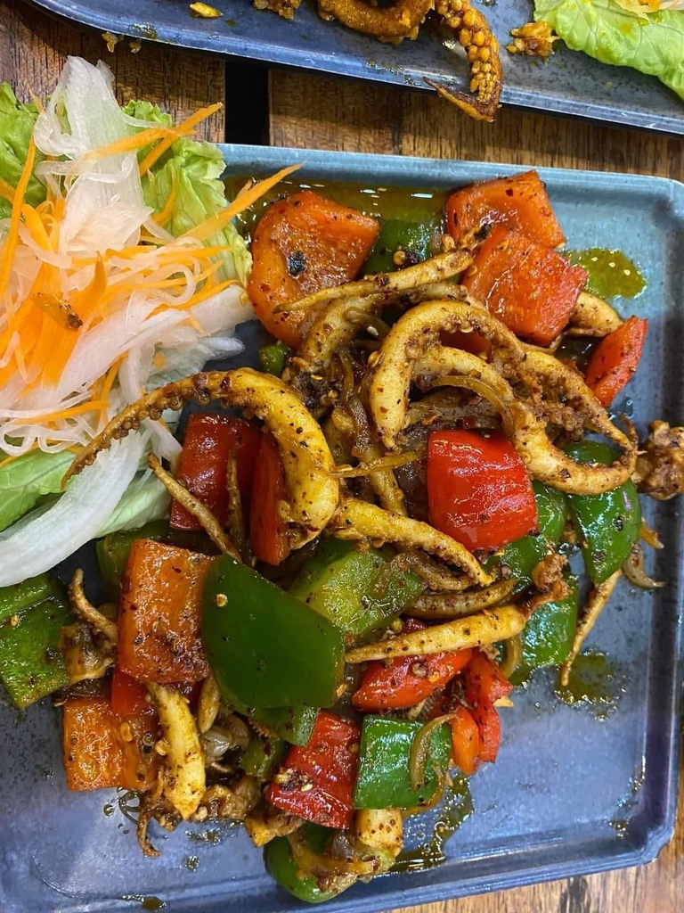 Râu mực khay 1kg net 600 (3-4 râu)