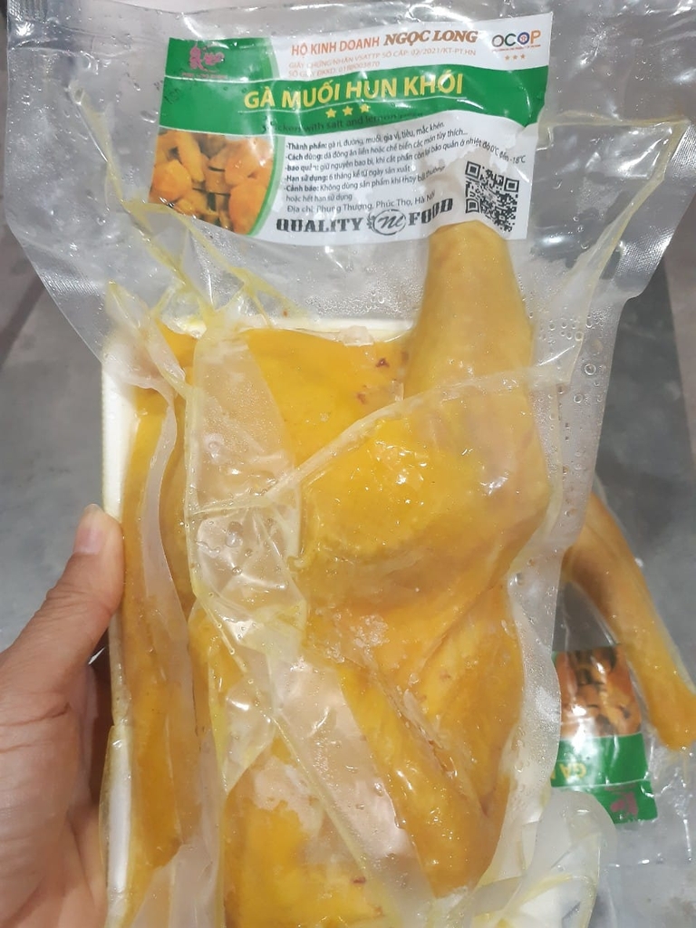 Gà ủ muối hoa tiêu Ngọc Long khay 1/2 con