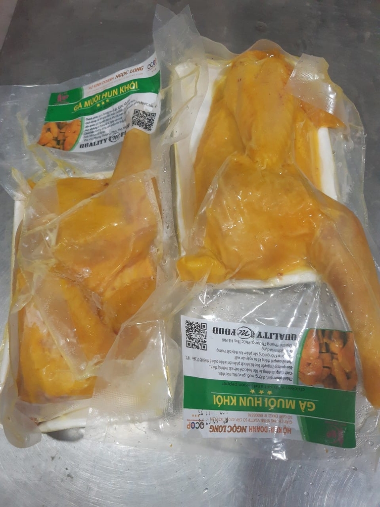 Gà ủ muối hoa tiêu Ngọc Long khay 1/2 con