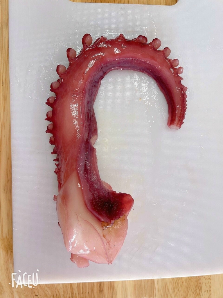 Râu tuộc túi 1 kg nét 650g ( 3-5 râu)