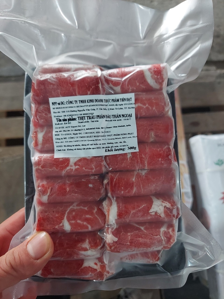 Thăn trâu thái cuộn khay 500g* 20 khay