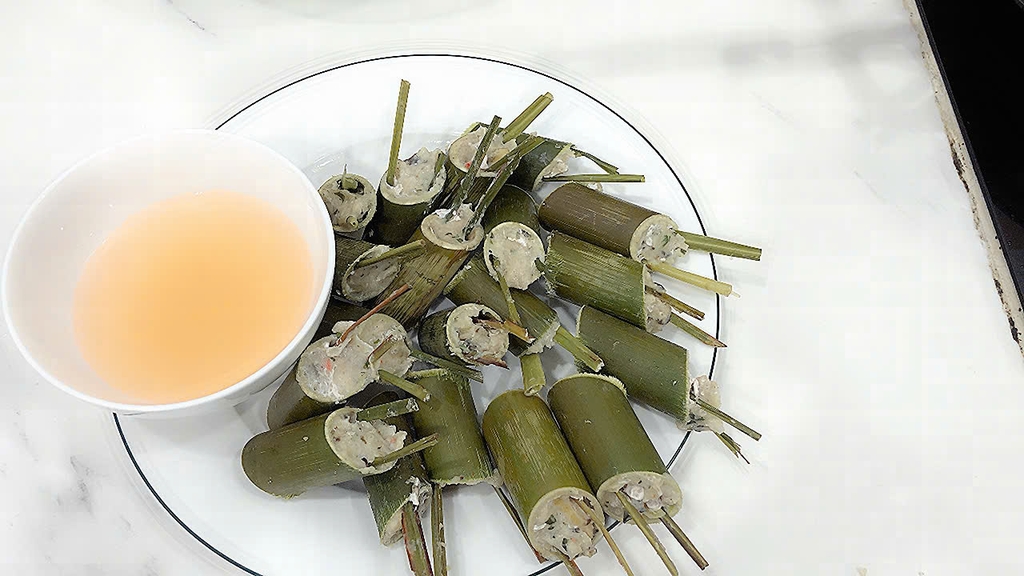 CHẢ ỐC NHỒI ỐNG LAM - KHAY 500GR