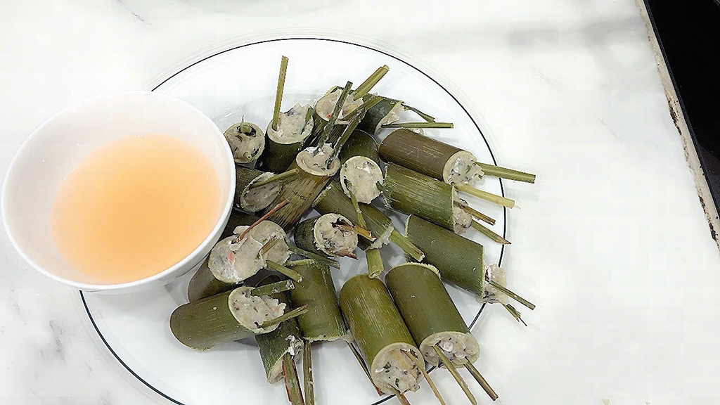 CHẢ ỐC NHỒI ỐNG LAM - KHAY 500GR