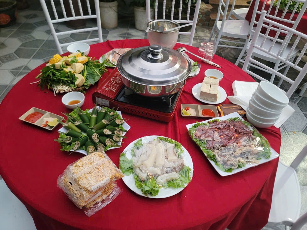 CHẢ ỐC NHỒI ỐNG LAM - KHAY 500GR