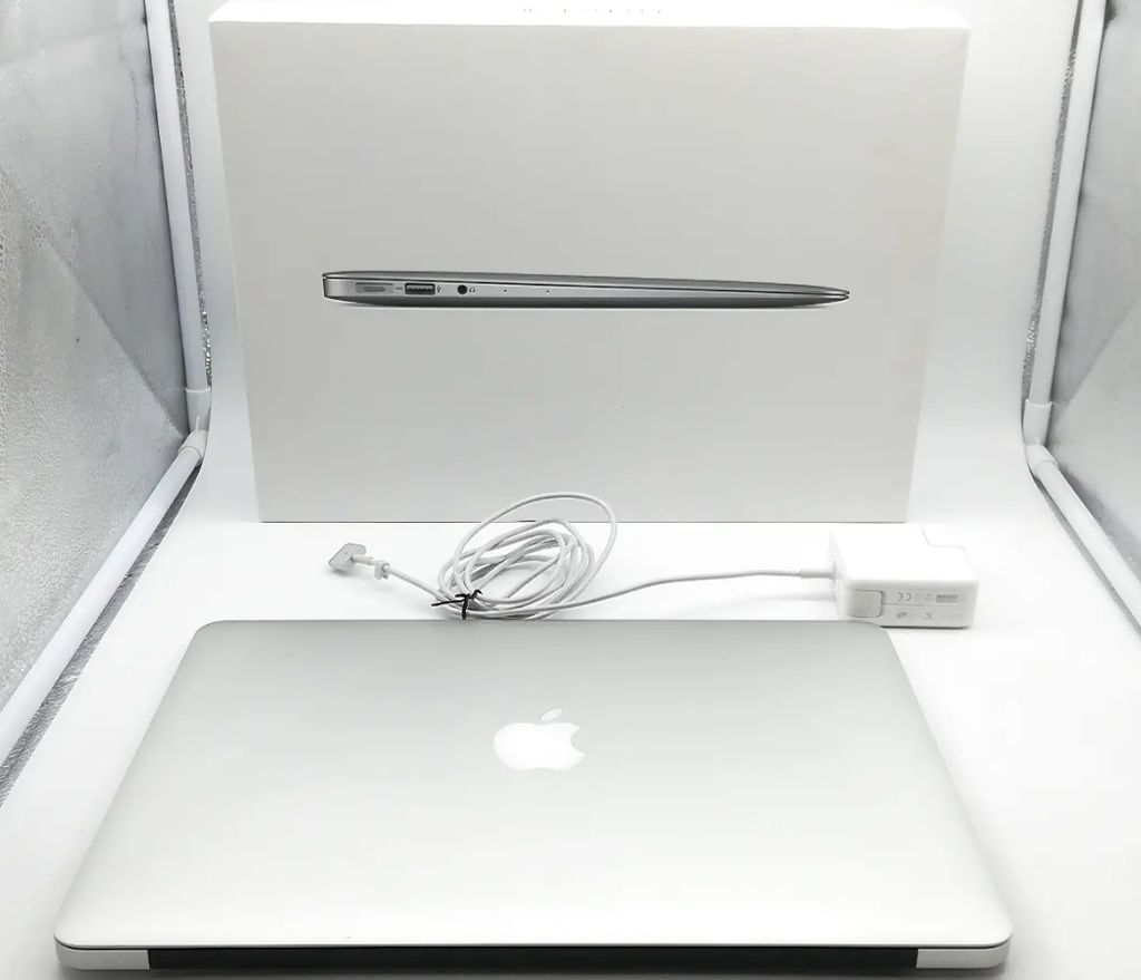 Apple MacBook Air 2016モデル）
