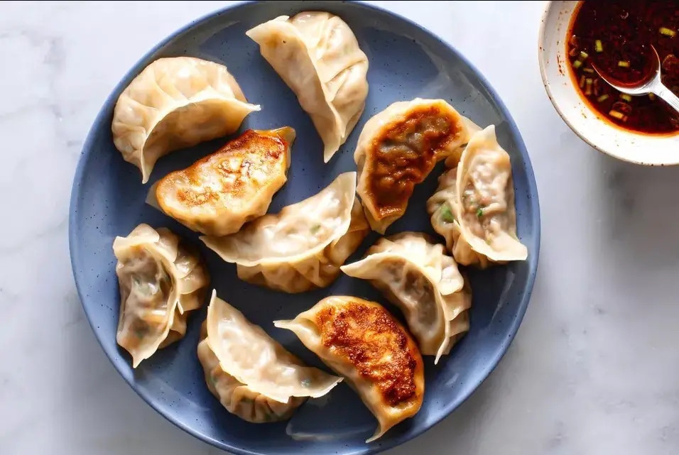 vao-bep-thuc-hien-mon-mandu-nhan-kim-chi