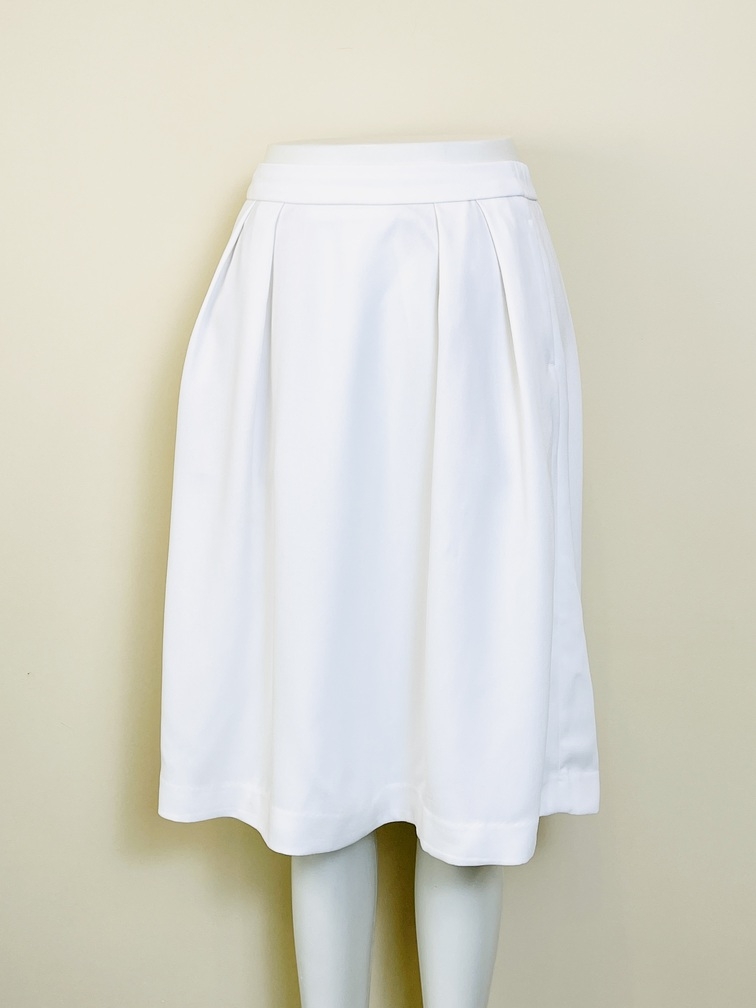 Mách nàng 10 cách phối đồ với chân váy trắng dài cực xinh