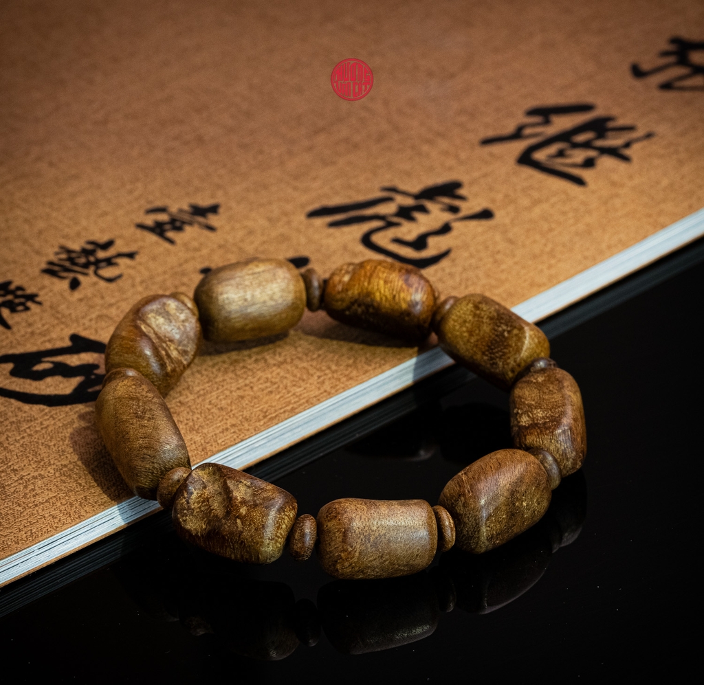 Vòng tay Trầm Hương cận chìm hàng xưa cho nam (size trung)