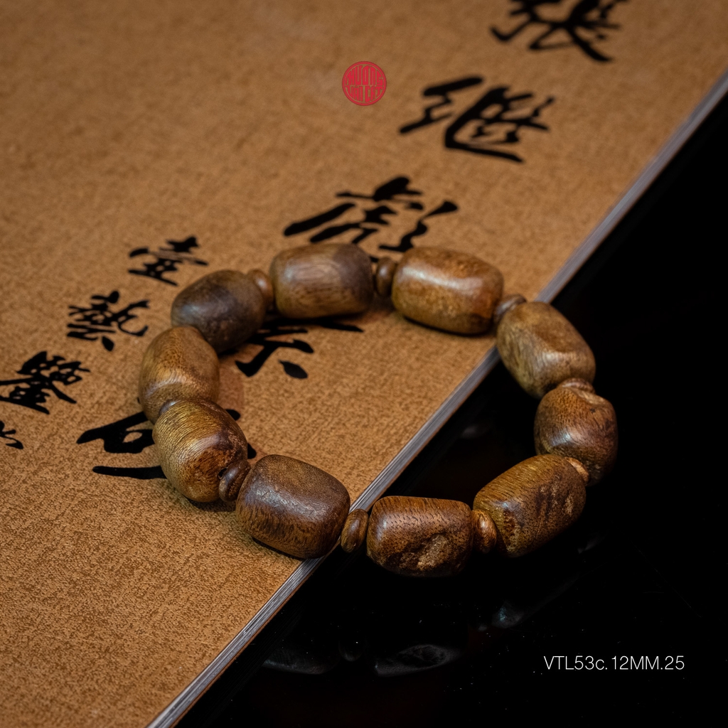 Vòng tay Trầm Hương cận chìm hàng xưa cho nam (size trung)