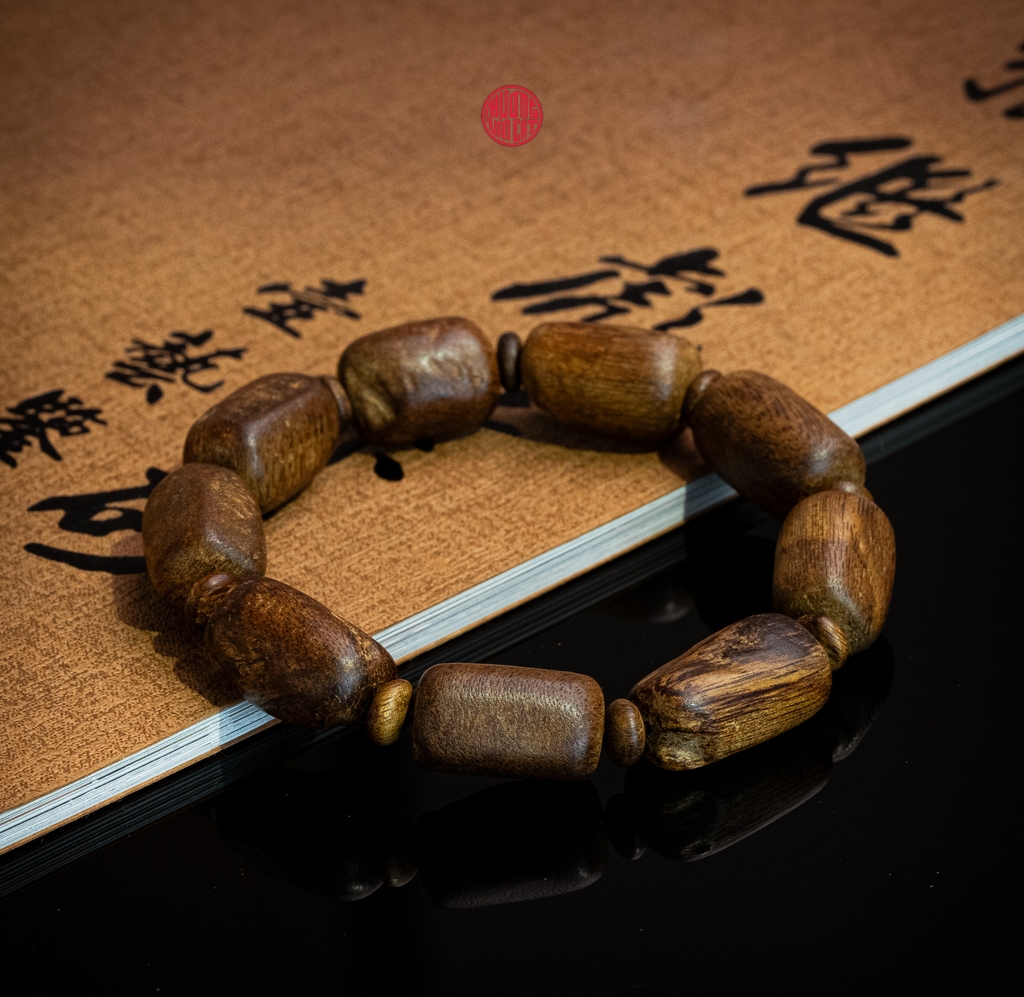 Vòng tay Trầm Hương cận chìm hàng xưa cho nam (size lớn)